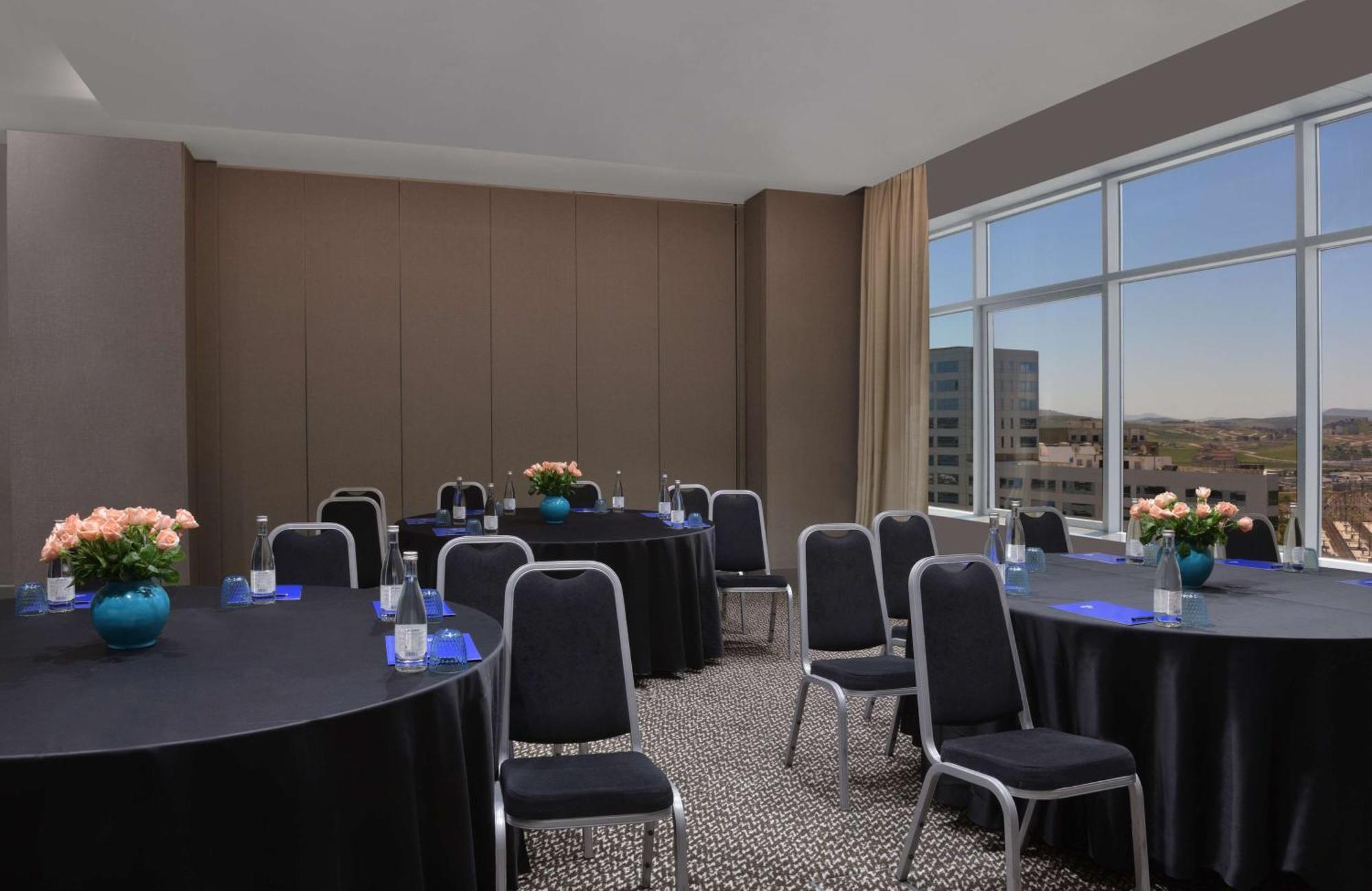 Hilton Tanger City Center Exterior foto Meeting room