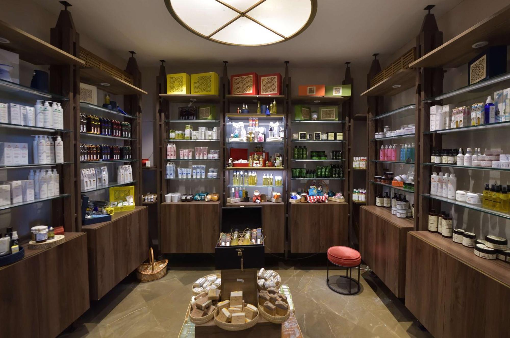 Hilton Tanger City Center Exterior foto A pharmacy in Paris
