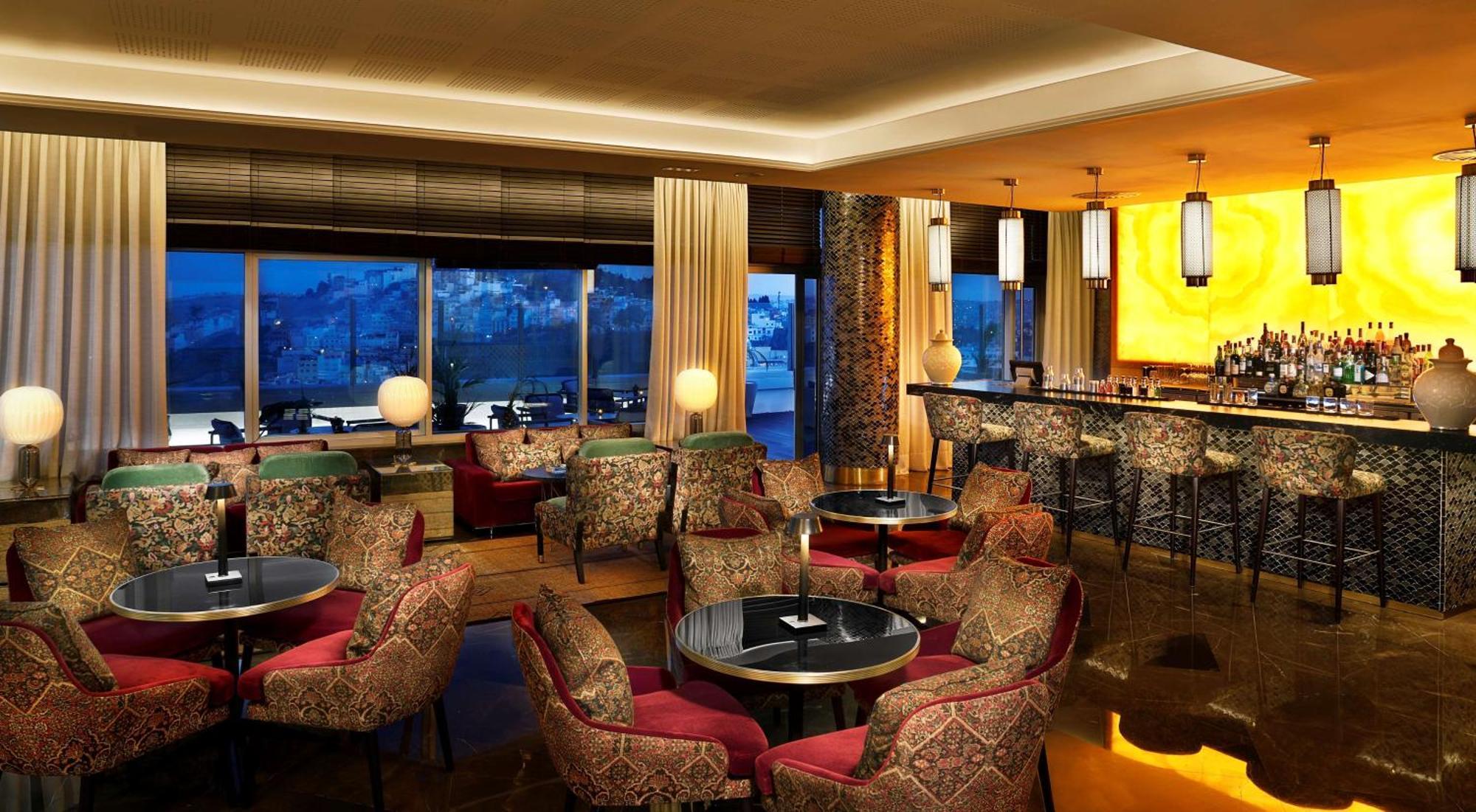Hilton Tanger City Center Exterior foto The bar at the Mandarin Oriental, Munich