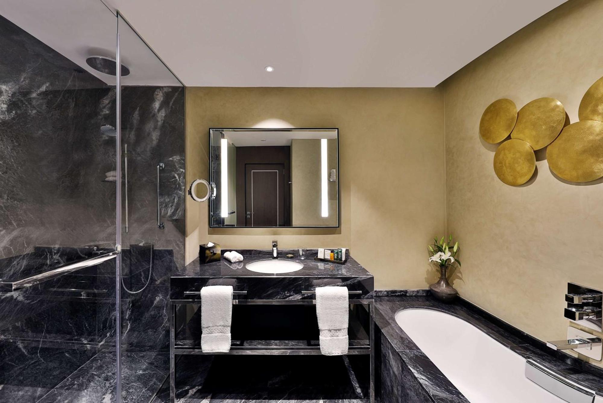 Hilton Tanger City Center Exterior foto Bathroom