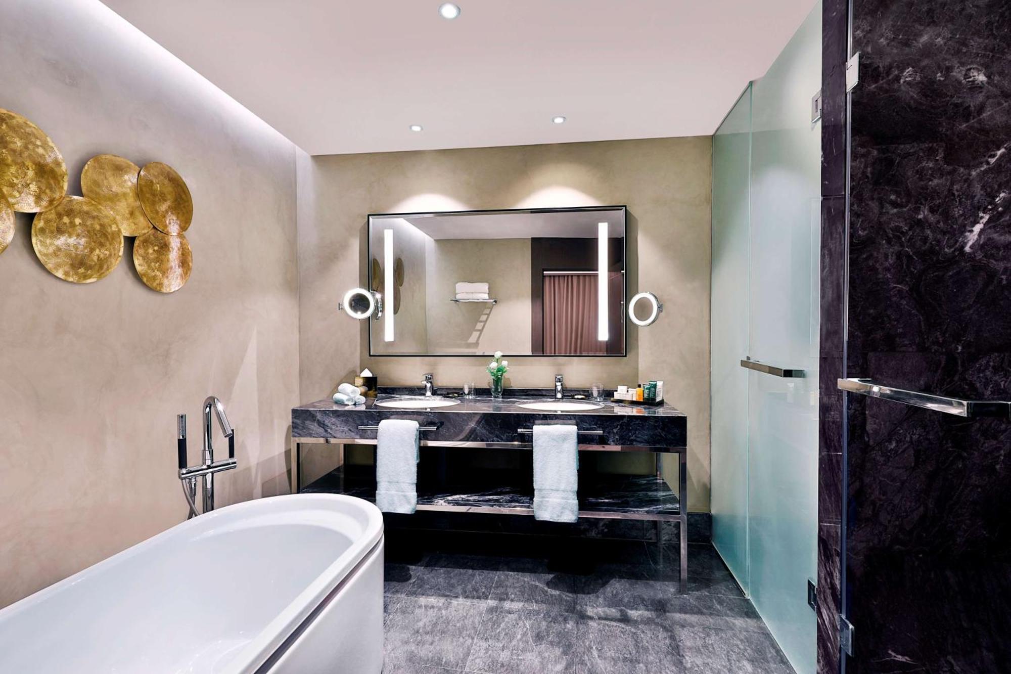 Hilton Tanger City Center Exterior foto Bathroom