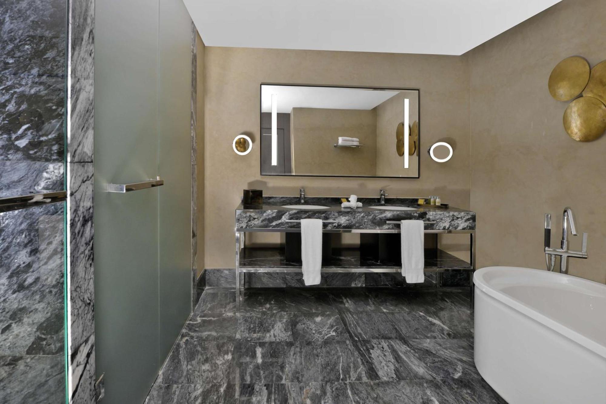 Hilton Tanger City Center Exterior foto Bathroom